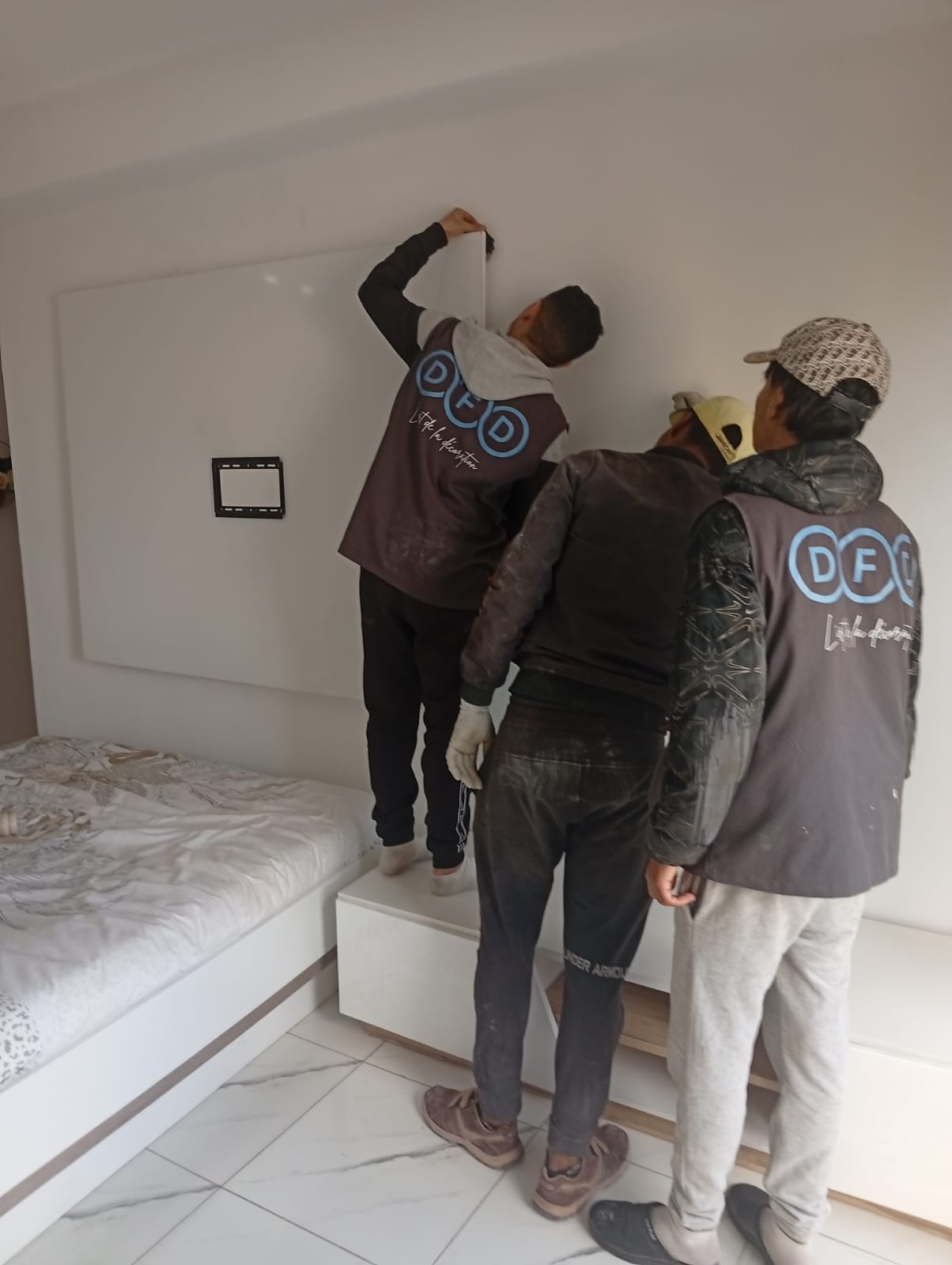 Équipe Décora Fer Design en travaux de finition